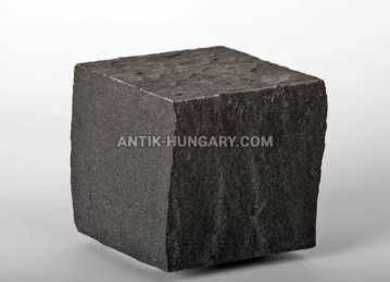 Fűrészelt-forgácsolt bazalt térkő fénykép 1