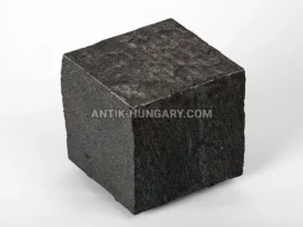 Fűrészelt-forgácsolt bazalt térkő fénykép 3