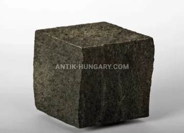 Fűrészelt-forgácsolt gránit térkő Verde Oliva fénykép 1