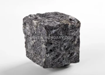 Forgácsolt labradorit térkő fénykép 1